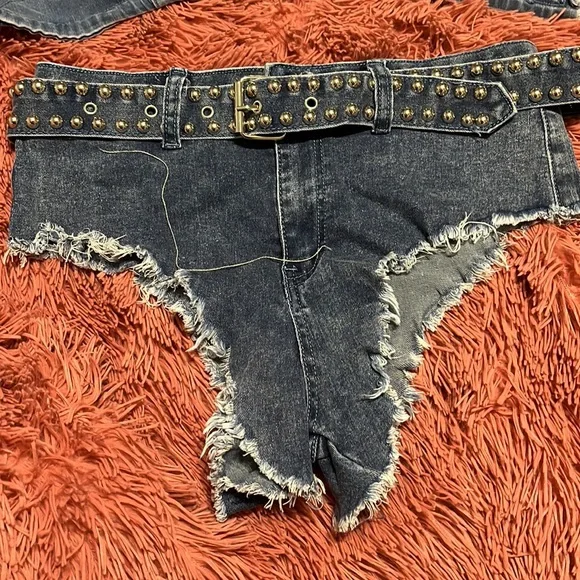 Shorts set - Picture 2 of 7